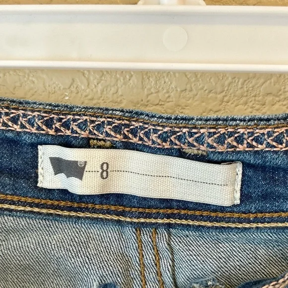 Levi's NWT Women's Blue Denim Shorts Mid Thigh Size 8 - Picture 7 of 8